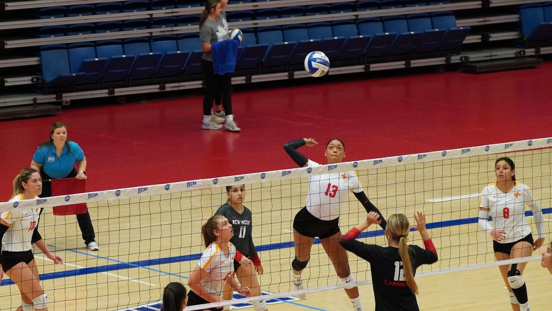 T-Birds Earn First Win at NJCAA Volleyball Championship 